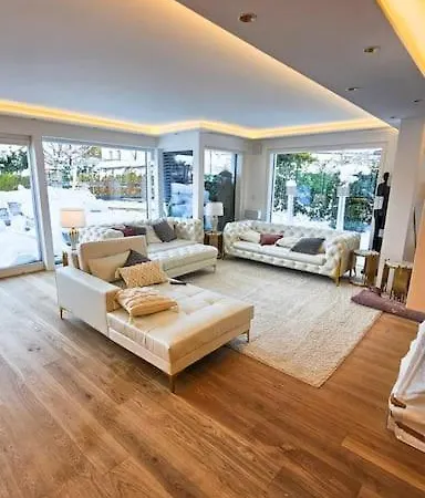 Luxurious Large With Pool, Garden, Koi Pond Apartment Munich