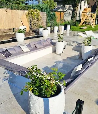 Apartment Luxurious Large With Pool, Garden, Koi Pond *
