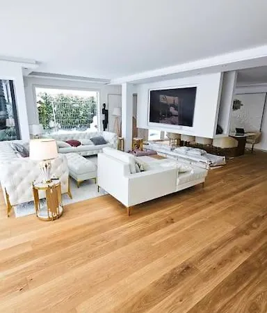 Luxurious Large With Pool, Garden, Koi Pond Apartment *