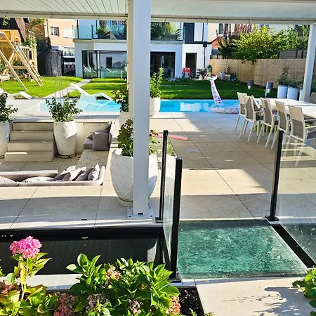 Apartment Luxurious Large With Pool, Garden, Koi Pond *