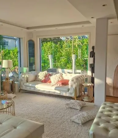 Luxurious Large With Pool, Garden, Koi Pond Apartment *